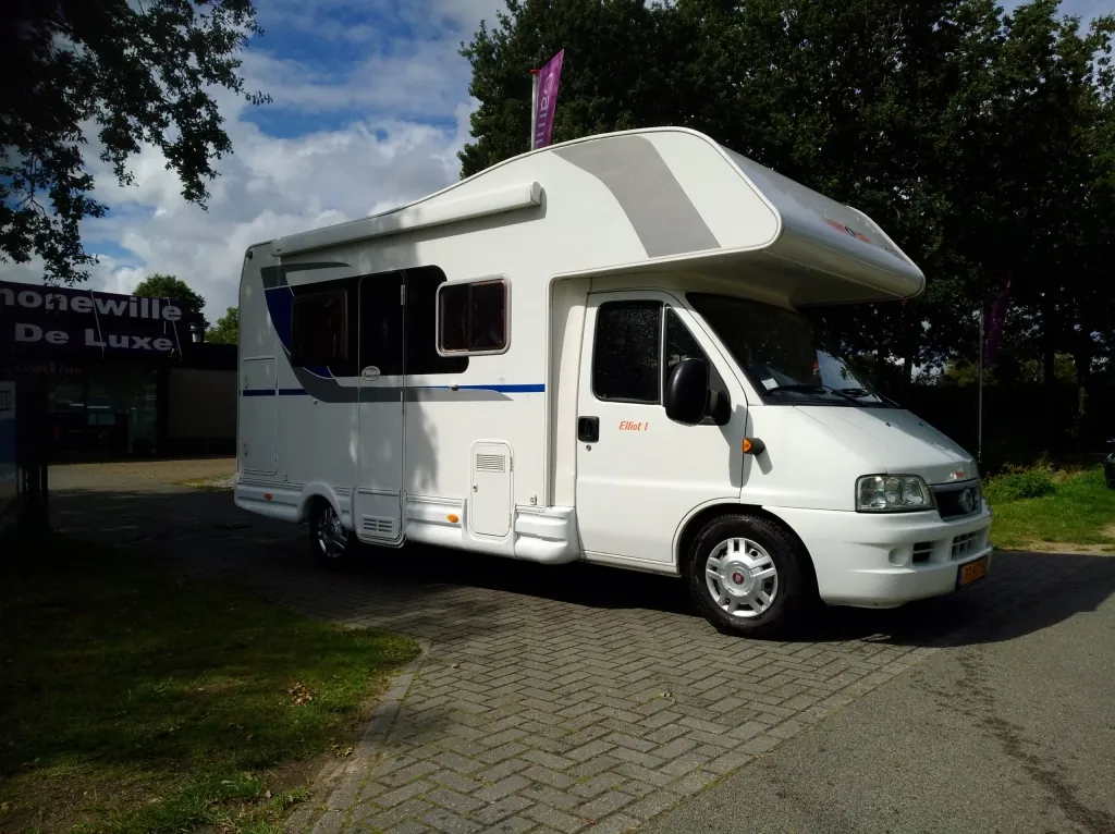 P87Compacte Elliot 1 met trekhaak! Loc.Brussel