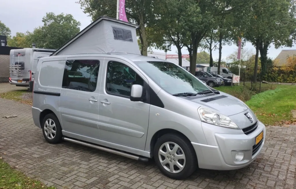 P105 Compacte 2 persoons camper Loc. Zeeland