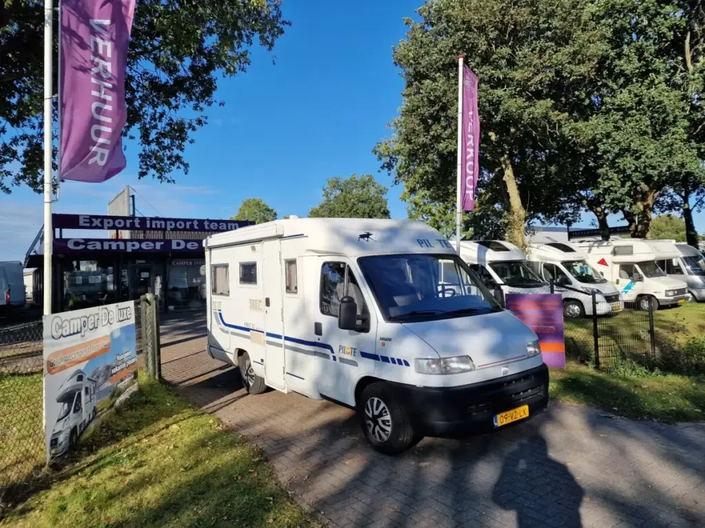 P90Goedkope Compacte Pilote camper ,vast bed!
