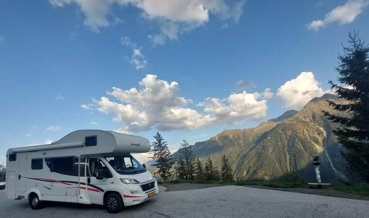 Janos varga 2 | Camper Deluxe