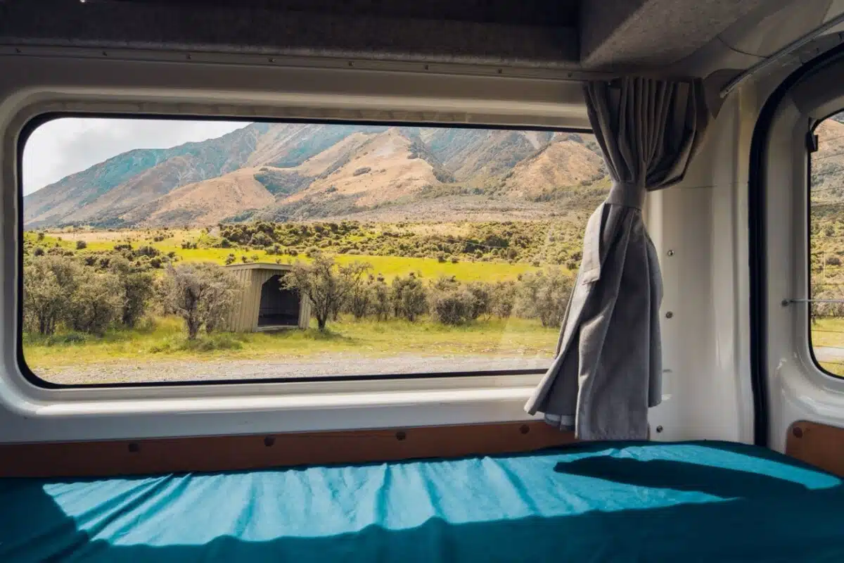 Camper raam laten plaatsen